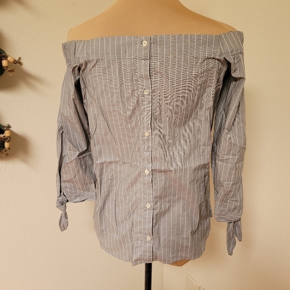 Banana Republic Grey and White Striped Off Shoulder Blouse - Picture 4 of 4